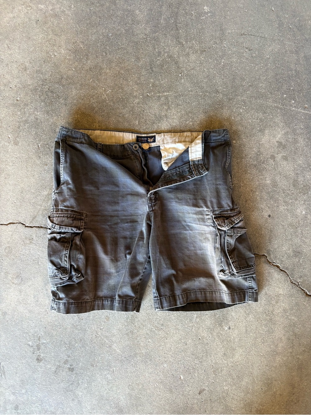 Men's Gray Plaid Cargo Shorts
